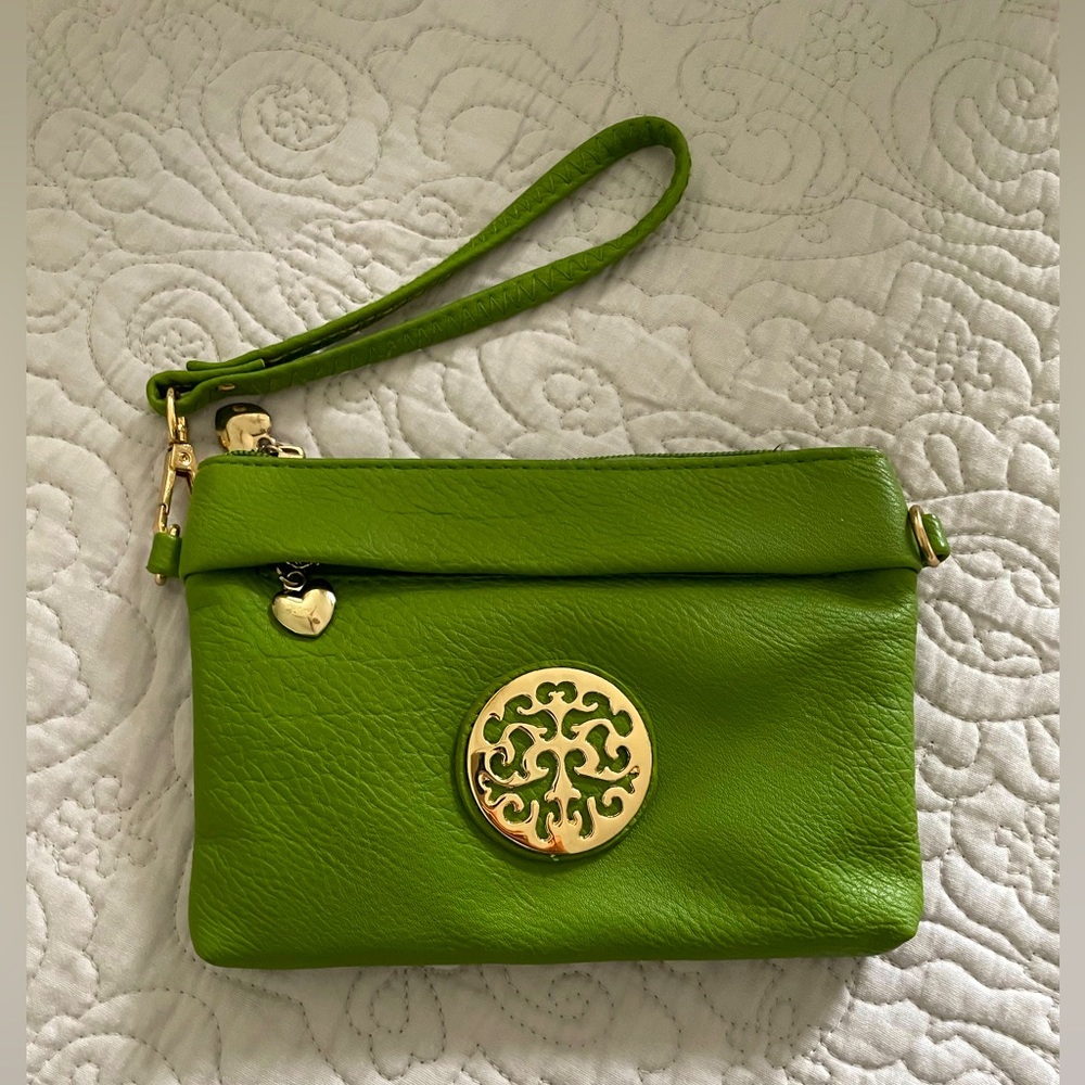 Ladies Convertible Crossbody Wristlet in Kelly Green with Gold Accents 🌿